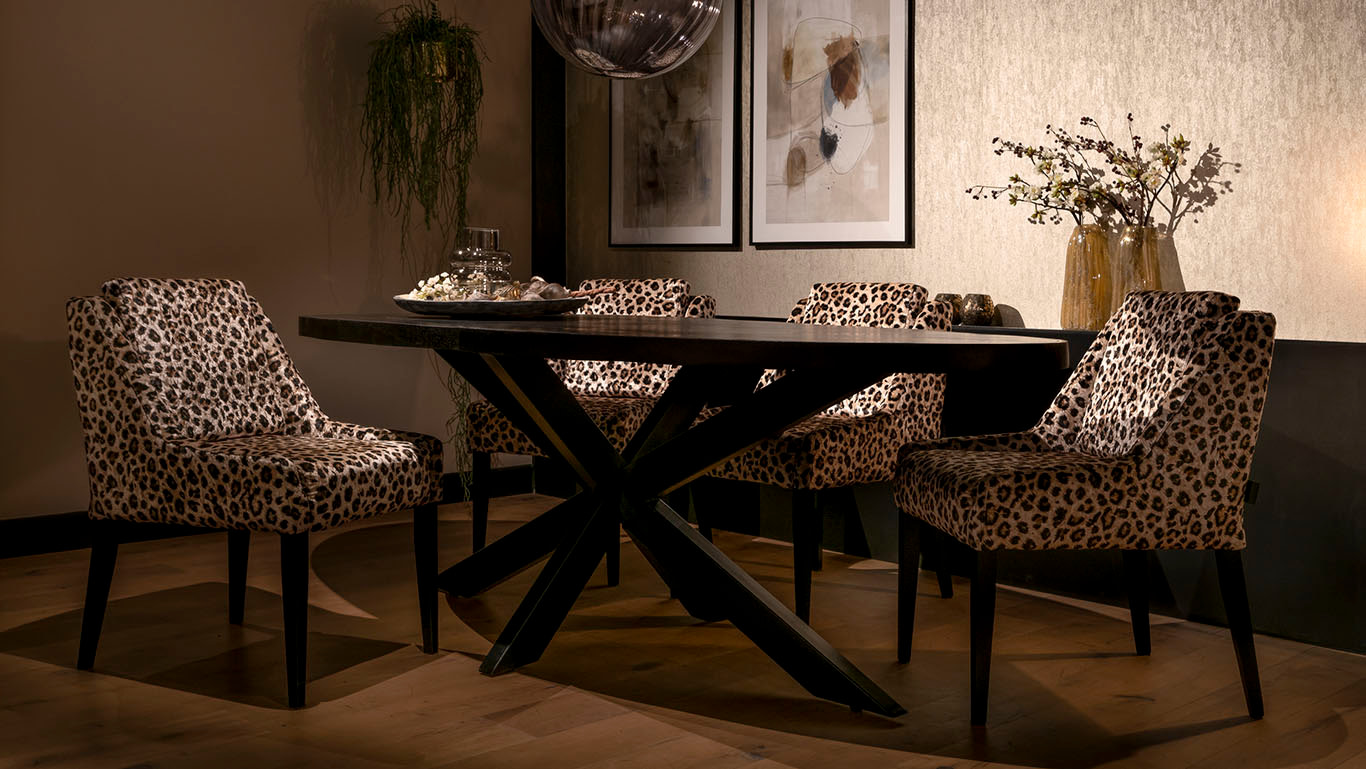 UrbanSofa Xavi Eetkamerstoel Shiny Velvet Leopard Herringbone Oval Eettafel Website