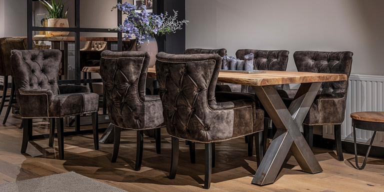 UrbanSofa Amy Eetkamerfauteuil Sevilla Dark Brown Live Edge Eettafel X Poot Large Pure Steel Liggend scaled e1637071187632