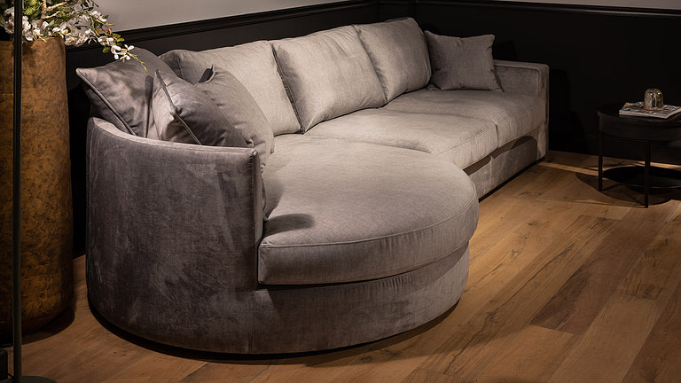 UrbanSofa-Giorno-Casia-Loungebank-Rond-Montreux-Light-Grey-Detail-Liggend