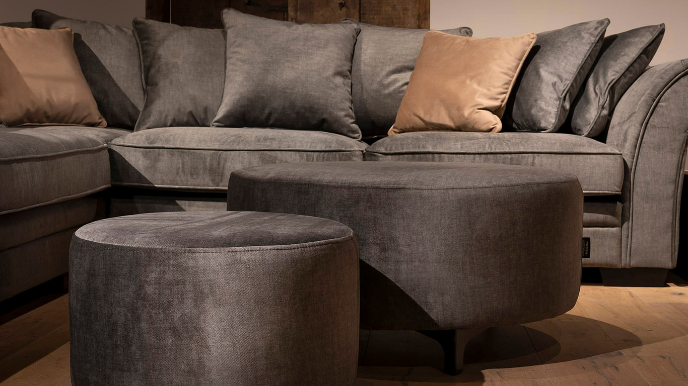 UrbanSofa Lauren Hoekbank Montreux Stone Paris Hockers Montreux Stone Detail Website
