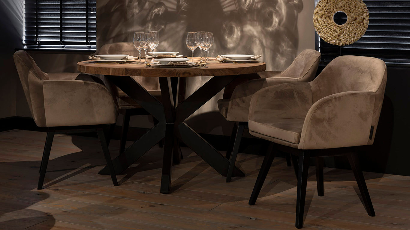 UrbanSofa Prato Eetkamerstoel Napels Taupe Robin Eettafel Spinpoot Zwart Website