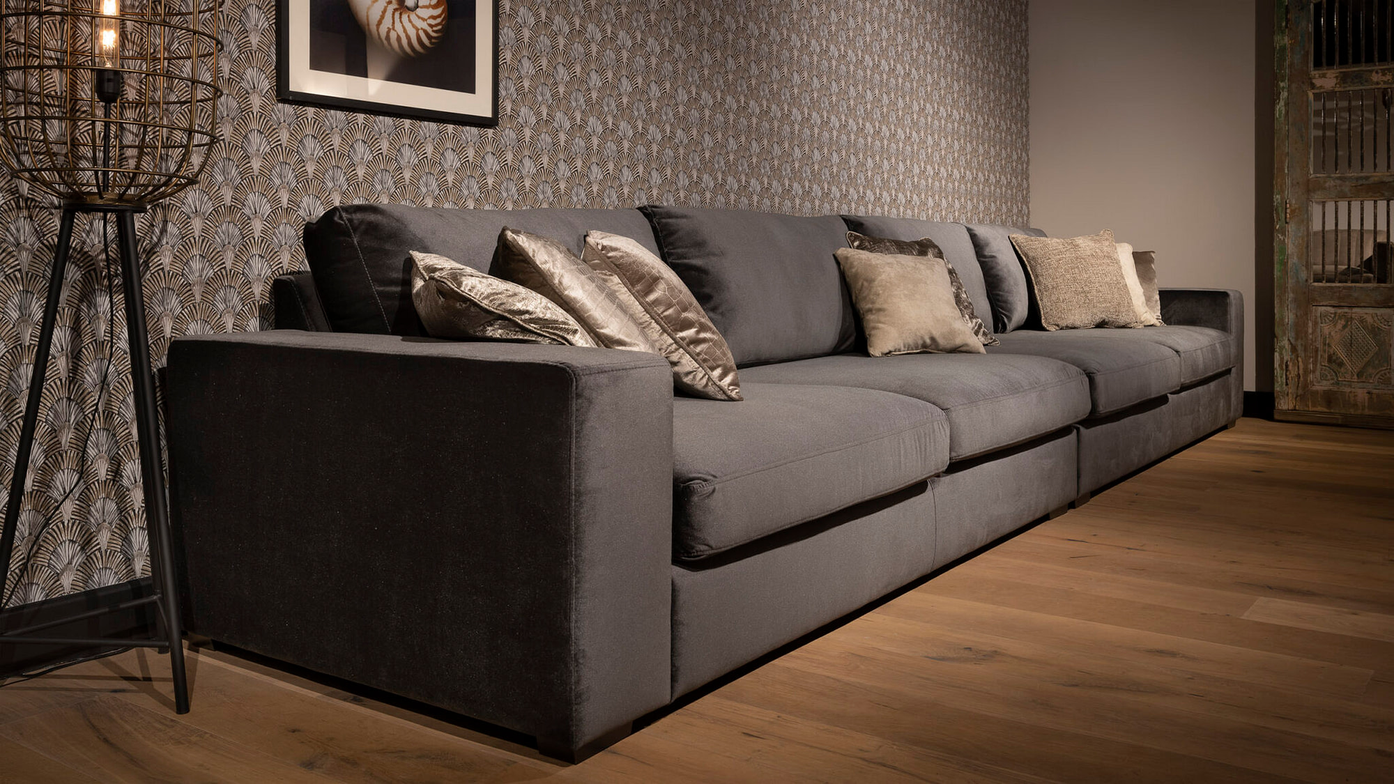 UrbanSofa Lorenzo Casia Sofa Catania Graphite Sfeer Website scaled