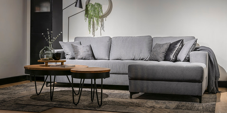UrbanSofa-Damian-Casia-Loungebank-Sienna-Dark-Grey-Owen-Salontafel_Liggend