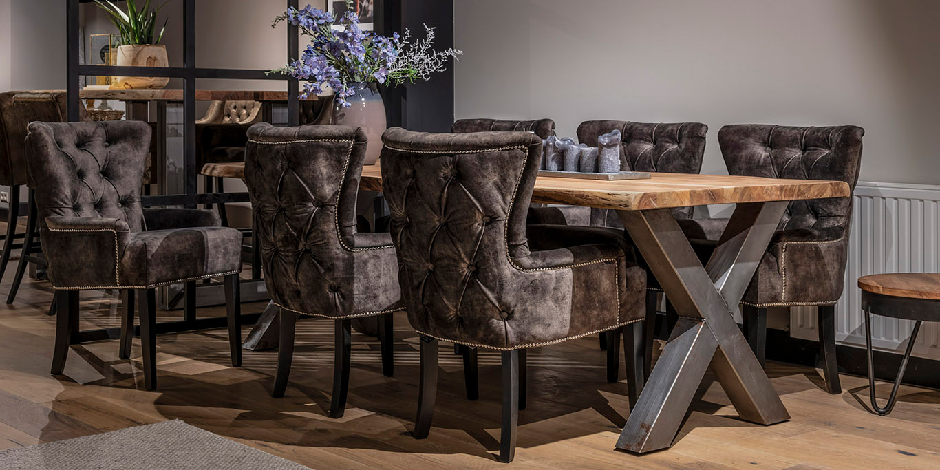 UrbanSofa Amy Eetkamerfauteuil Sevilla Dark Brown Live Edge Eettafel X Poot Large Pure Steel Liggend