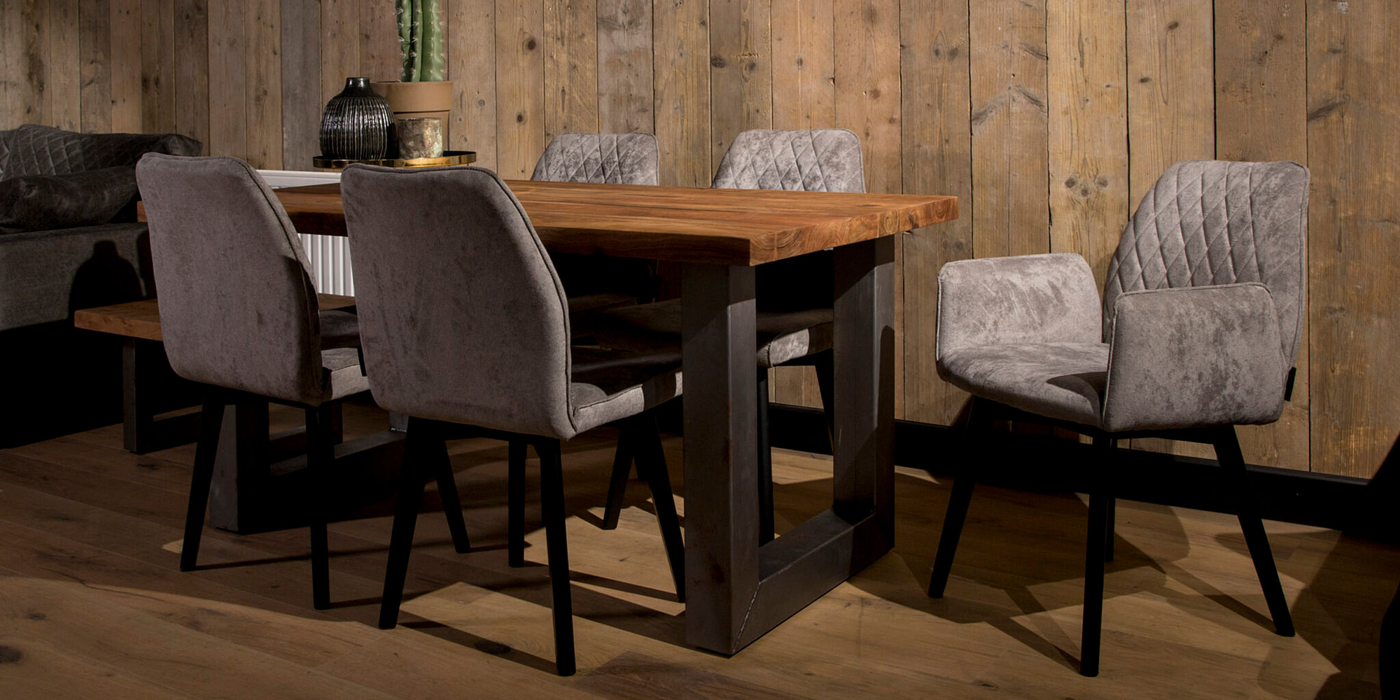 UrbanSofa-Livingston-Eetkamerstoel-Castello-Grey-Rocco-Eettafel-U-Poot-Pure-Steel-Liggend