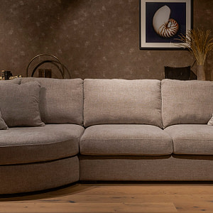 UrbanSofa Merlin Casia Loungebank Rond Marseille Sand Liggend