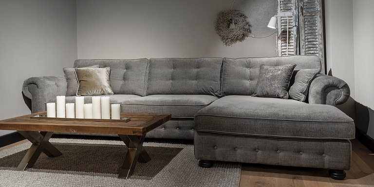 UrbanSofa-San-Remo-Presto-Loungebank-Belize-Taupe-Burlington-Salontafel-X-Poot-Large-Chroom-Liggend