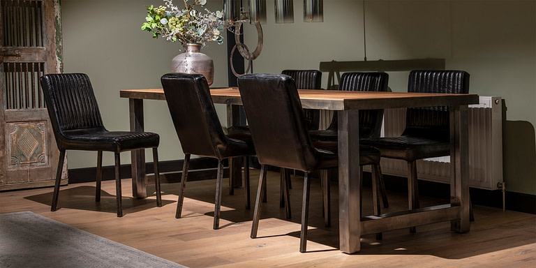 UrbanSofa-Bryan-Eetkamerstoel-Zwart-Leder-Lodge-Eettafel-Pure-Steel-Liggend