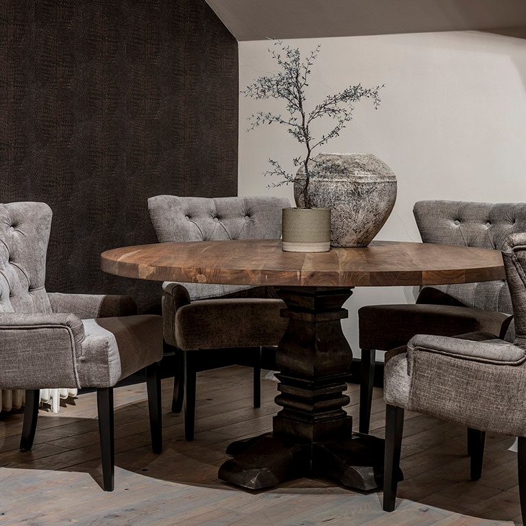 UrbanSofa Amy Eetkamerfauteuil Belize Taupe Robin Eettafel Kloosterpoot